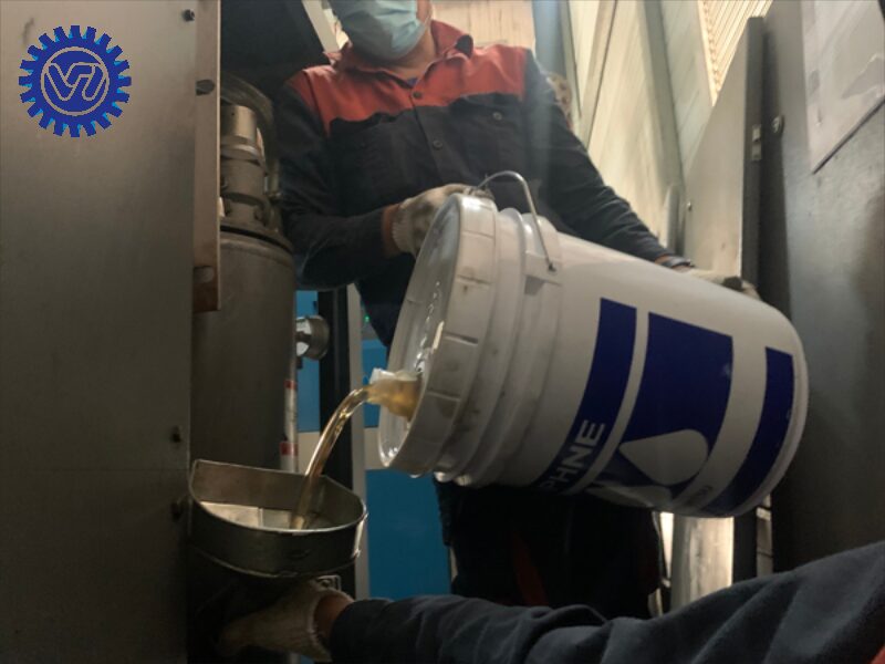 thay dầu máy nén khí định kỳ